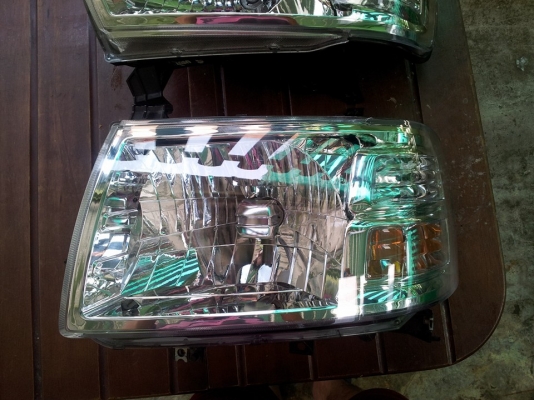 ขายโคมไฟหน้าพร้อมหลอด FORD RANGER ปี 07-08 ขายโคมไฟหน้าพร้อมหลอด FORD RANGER ปี 07-08