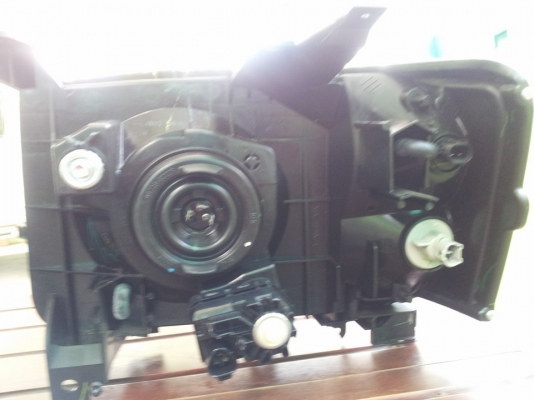 ขายโคมไฟหน้าพร้อมหลอด FORD RANGER ปี 07-08 ขายโคมไฟหน้าพร้อมหลอด FORD RANGER ปี 07-08