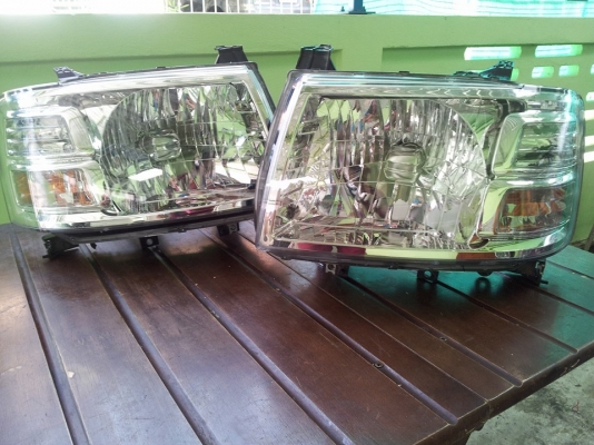 ขายโคมไฟหน้าพร้อมหลอด FORD RANGER ปี 07-08