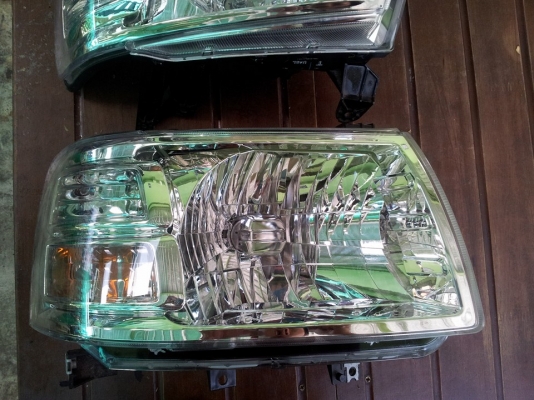 ขายโคมไฟหน้าพร้อมหลอด FORD RANGER ปี 07-08 ขายโคมไฟหน้าพร้อมหลอด FORD RANGER ปี 07-08