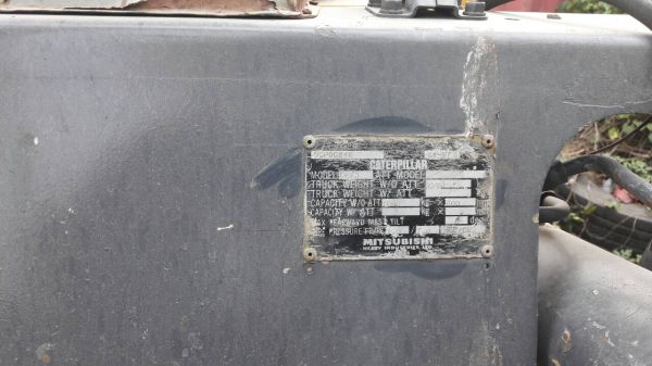 ต้องการขายรถโฟ๊คลิฟเครื่องดีเซล7ตันสภาพพร้อมใช้ติดต่ดด่วน