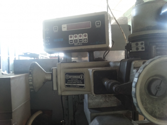 เครื่องเจียรไนราย MITSUI  ขนาดกลางค่อยข่างใหญ่ สั่งงานและแสดงผลด้วยระบบไฟฟ้า เป็นเครื่องนำเข้าใช้งานในไทย