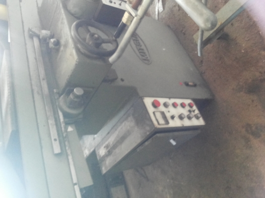 เครื่องเจียรไนราย MITSUI  ขนาดกลางค่อยข่างใหญ่ สั่งงานและแสดงผลด้วยระบบไฟฟ้า เป็นเครื่องนำเข้าใช้งานในไทย