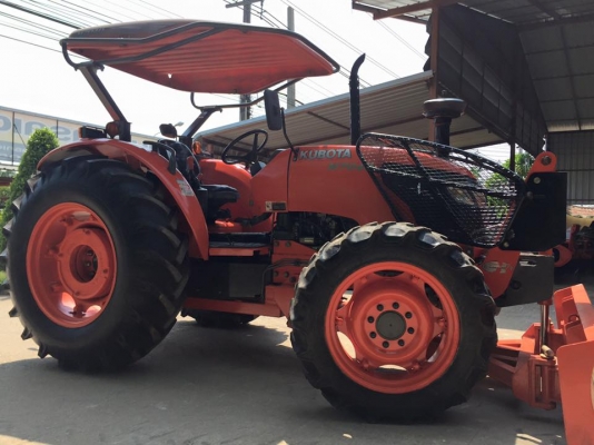 ขายรถไถ Kubota M7040 (4WD) พร้อมดันหน้า ผานพรวนช้าง รถพร้อมใช้งานครับ
