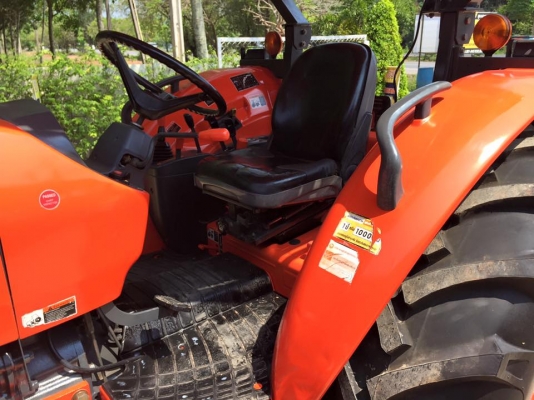 ขายรถไถ Kubota M7040 (4WD) พร้อมดันหน้า ผานพรวนช้าง รถพร้อมใช้งานครับ