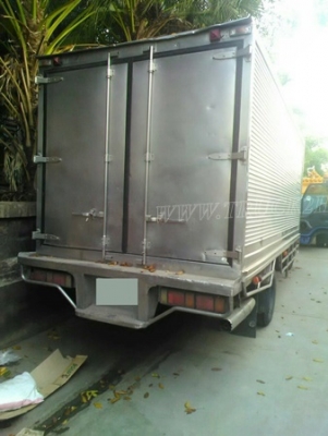 รถบรรทุก 6 ล้อ ISUZU NQR ปีจดทะเบียน 2547 ตู้เย็น ยาว 5 เมตร