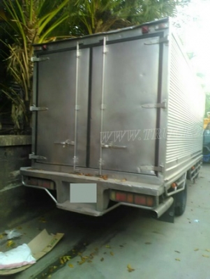 รถบรรทุก 6 ล้อ ISUZU NQR ปีจดทะเบียน 2547 ตู้เย็น ยาว 5 เมตร