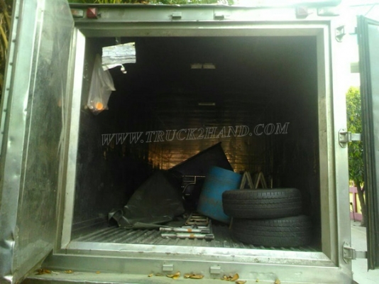 รถบรรทุก 6 ล้อ ISUZU NQR ปีจดทะเบียน 2547 ตู้เย็น ยาว 5 เมตร