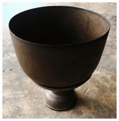 ขันลงหินโบราณเก่าๆ แถมขันน้อยหนึ่งอัน ทั้งชุด 1,999บ. เท่านั้นส่งemsฟรีครับด่วนๆ โทรเลย 087-4229464