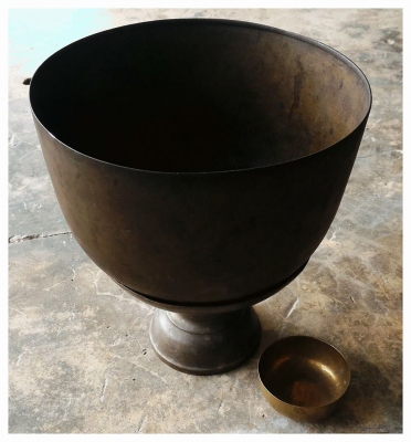 ขันลงหินโบราณเก่าๆ แถมขันน้อยหนึ่งอัน ทั้งชุด 1,999บ. เท่านั้นส่งemsฟรีครับด่วนๆ โทรเลย 087-4229464