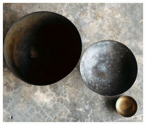 ขันลงหินโบราณเก่าๆ แถมขันน้อยหนึ่งอัน ทั้งชุด 1,999บ. เท่านั้นส่งemsฟรีครับด่วนๆ โทรเลย 087-4229464