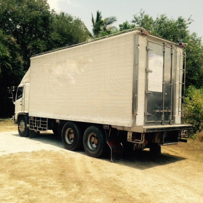 รถฮีโน่ 10 ล้อ ตู้เย็น  FL1J   220 แรงม้า. ปี 50.    สนใจติดต่อ  081 - 6079515