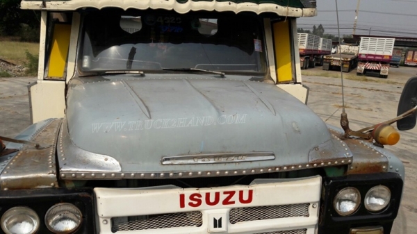 รถบรรทุก ISUZU หัวยาวพื้นเรียบเทเลอร์ สะพานยกได้ด้วยระบบไฮโดลิก
