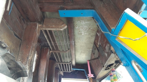 รถบรรทุก ISUZU หัวยาวพื้นเรียบเทเลอร์ สะพานยกได้ด้วยระบบไฮโดลิก