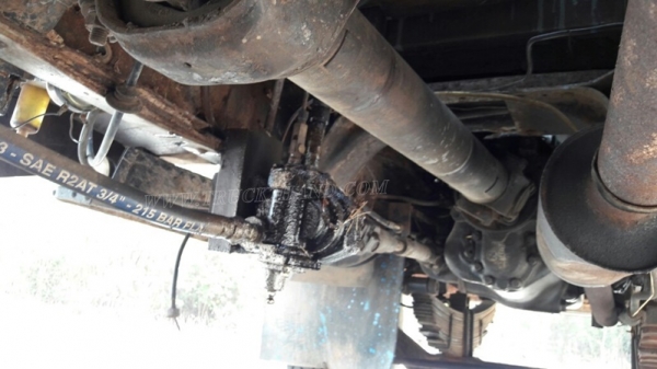 รถบรรทุก ISUZU หัวยาวพื้นเรียบเทเลอร์ สะพานยกได้ด้วยระบบไฮโดลิก