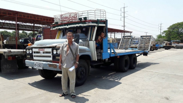 รถบรรทุก ISUZU หัวยาวพื้นเรียบเทเลอร์ สะพานยกได้ด้วยระบบไฮโดลิก