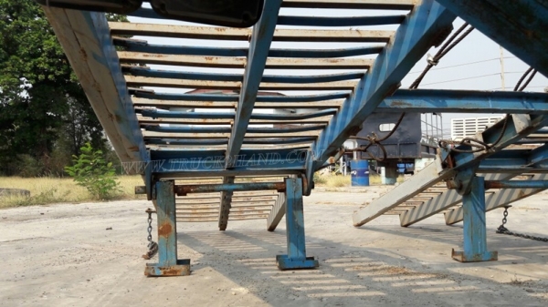 รถบรรทุก ISUZU หัวยาวพื้นเรียบเทเลอร์ สะพานยกได้ด้วยระบบไฮโดลิก