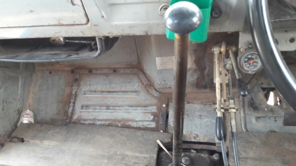 รถบรรทุก ISUZU หัวยาวพื้นเรียบเทเลอร์ สะพานยกได้ด้วยระบบไฮโดลิก