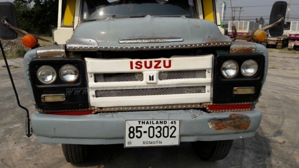 รถบรรทุก ISUZU หัวยาวพื้นเรียบเทเลอร์ สะพานยกได้ด้วยระบบไฮโดลิก