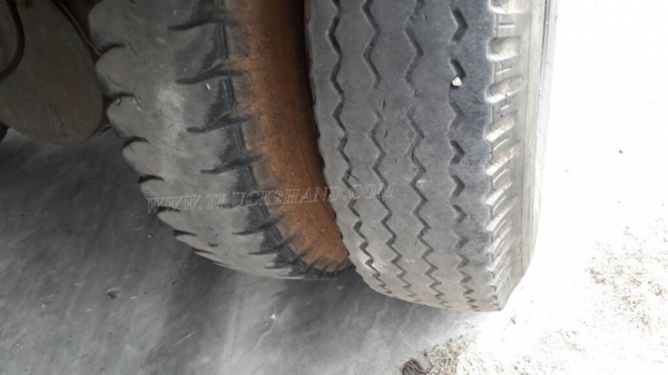 รถบรรทุก ISUZU หัวยาวพื้นเรียบเทเลอร์ สะพานยกได้ด้วยระบบไฮโดลิก