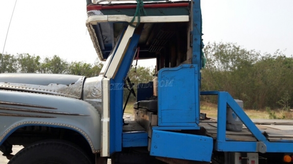 รถบรรทุก ISUZU หัวยาวพื้นเรียบเทเลอร์ สะพานยกได้ด้วยระบบไฮโดลิก