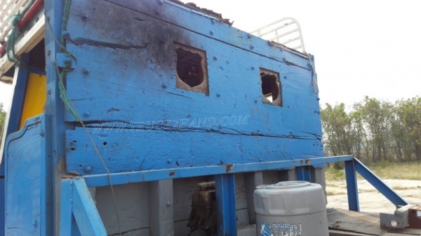 รถบรรทุก ISUZU หัวยาวพื้นเรียบเทเลอร์ สะพานยกได้ด้วยระบบไฮโดลิก