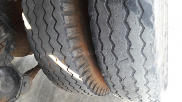 รถบรรทุก ISUZU หัวยาวพื้นเรียบเทเลอร์ สะพานยกได้ด้วยระบบไฮโดลิก