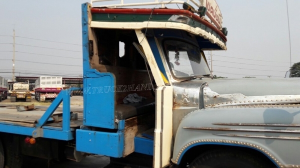 รถบรรทุก ISUZU หัวยาวพื้นเรียบเทเลอร์ สะพานยกได้ด้วยระบบไฮโดลิก