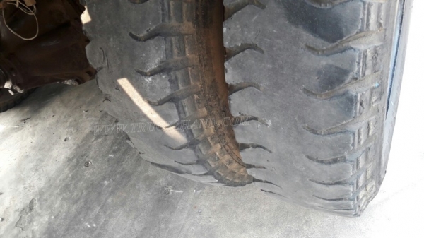 รถบรรทุก ISUZU หัวยาวพื้นเรียบเทเลอร์ สะพานยกได้ด้วยระบบไฮโดลิก