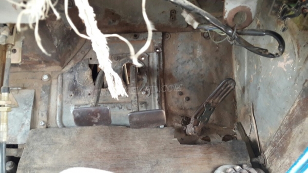 รถบรรทุก ISUZU หัวยาวพื้นเรียบเทเลอร์ สะพานยกได้ด้วยระบบไฮโดลิก