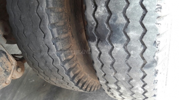 รถบรรทุก ISUZU หัวยาวพื้นเรียบเทเลอร์ สะพานยกได้ด้วยระบบไฮโดลิก