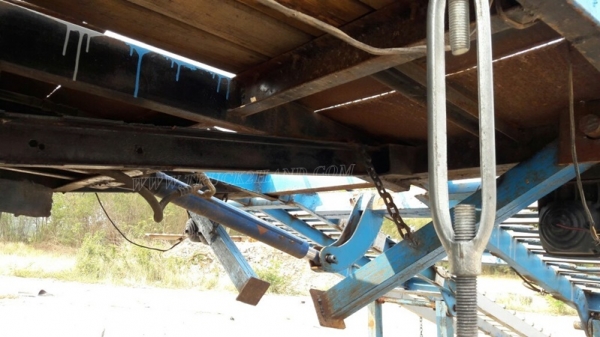 รถบรรทุก ISUZU หัวยาวพื้นเรียบเทเลอร์ สะพานยกได้ด้วยระบบไฮโดลิก