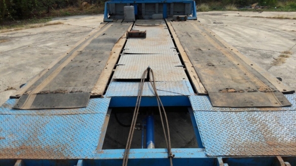 รถบรรทุก ISUZU หัวยาวพื้นเรียบเทเลอร์ สะพานยกได้ด้วยระบบไฮโดลิก