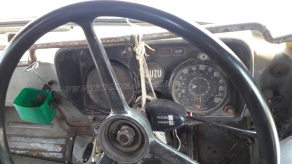 รถบรรทุก ISUZU หัวยาวพื้นเรียบเทเลอร์ สะพานยกได้ด้วยระบบไฮโดลิก