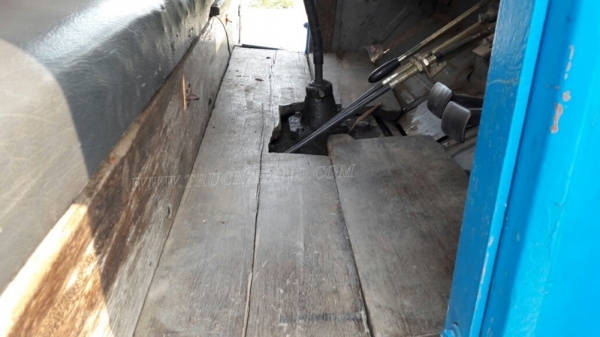 รถบรรทุก ISUZU หัวยาวพื้นเรียบเทเลอร์ สะพานยกได้ด้วยระบบไฮโดลิก