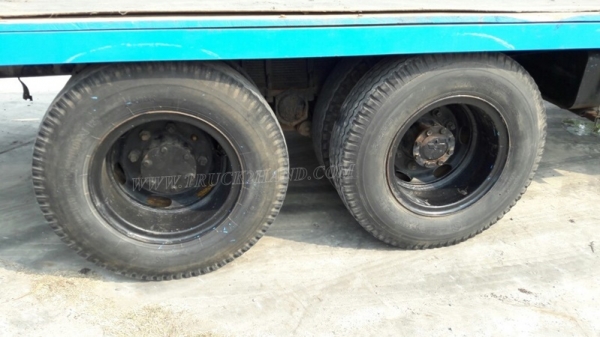 รถบรรทุก ISUZU หัวยาวพื้นเรียบเทเลอร์ สะพานยกได้ด้วยระบบไฮโดลิก