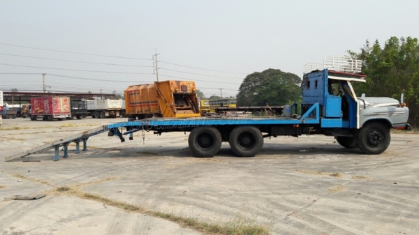 รถบรรทุก ISUZU หัวยาวพื้นเรียบเทเลอร์ สะพานยกได้ด้วยระบบไฮโดลิก