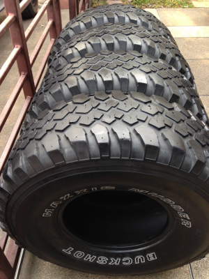 ยาง Mud Maxxis 35 12.5 R15 ปี12 ดอกสวย พร้อมใช้งาน ราคาไม่แพง ยาง Mud Maxxis 35 12.5 R15 ปี12 ดอกสวย พร้อมใช้งาน ราคาไม่แพง