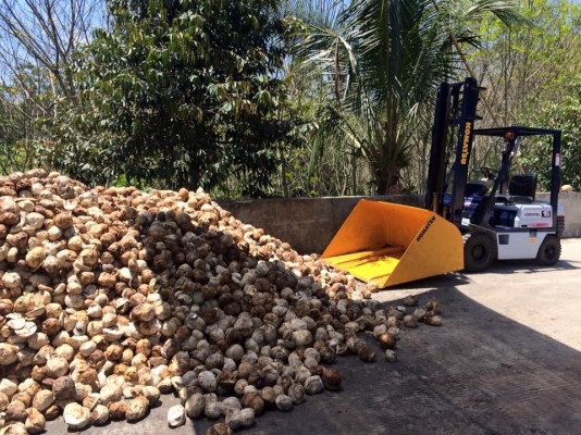 แหล่งรวมรถโฟลค์ลิฟท์งาเทอิ้งค์ฟอร์คงากระดกเทได้ภาคตะวันออกสำหรับตักยางพาราก้อนยางถ้วยขี้ยาง