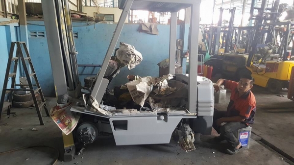 แหล่งรวมรถโฟลค์ลิฟท์งาเทอิ้งค์ฟอร์คงากระดกเทได้ภาคตะวันออกสำหรับตักยางพาราก้อนยางถ้วยขี้ยาง