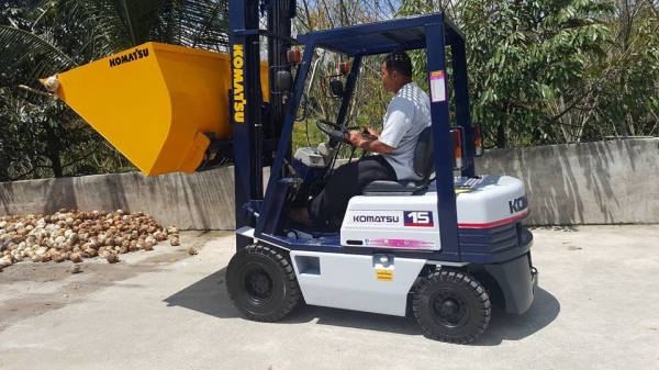 แหล่งรวมรถโฟลค์ลิฟท์งาเทอิ้งค์ฟอร์คงากระดกเทได้ภาคตะวันออกสำหรับตักยางพาราก้อนยางถ้วยขี้ยาง