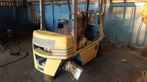 แหล่งรวมรถโฟลค์ลิฟท์งาเทอิ้งค์ฟอร์คงากระดกเทได้ภาคตะวันออกสำหรับตักยางพาราก้อนยางถ้วยขี้ยาง