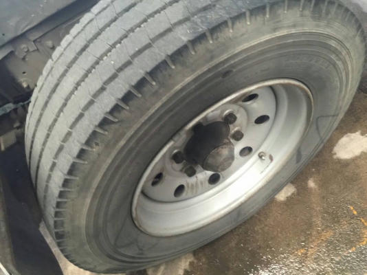 สีล้อ อีชุซุ NKR88ปี37รถห้าง ป้ายเล็กไม่ติดเวลา สภาพดีสวยเดิมๆพร้อมใช้ ทะเบียนป้ายเล็กไม่ติดเวลา พร้อมโอน ราคา 225,000บ รถห้างแท้