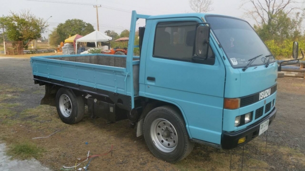 สีล้อ อีชุซุ NKR88ปี37รถห้าง ป้ายเล็กไม่ติดเวลา สภาพดีสวยเดิมๆพร้อมใช้ ทะเบียนป้ายเล็กไม่ติดเวลา พร้อมโอน ราคา 225,000บ รถห้างแท้