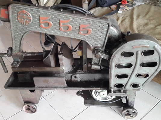 แท่นเลื่อย 555 ของไต้หวัน พร้อมใช้งาน มอเตอร์ 220 V. 1/2 แรงของมิตซู 7,000