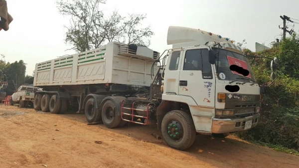 ขาย 10 ล้อหัวลาก ISUZU เครื่อง 360 แรงม้า พร้อมหางเซมิดั้ม 3 เพลา ยาว 9 เมตร เอกสารเล่มทะเบียนพร้อมโอน