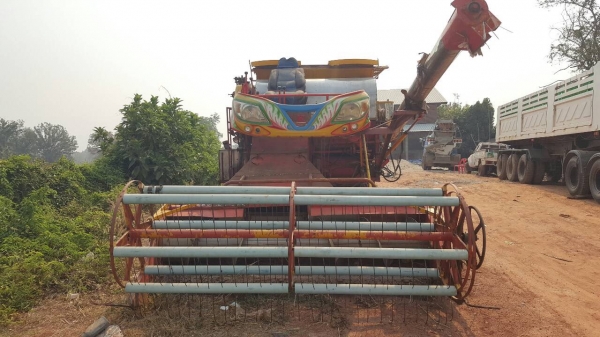 ขาย รถเกี่ยวข้าว ไอ้หนุ่มเจ้าพลัง เครื่อง 6HE1 195 แรงม้า ราคาต่อรองได้