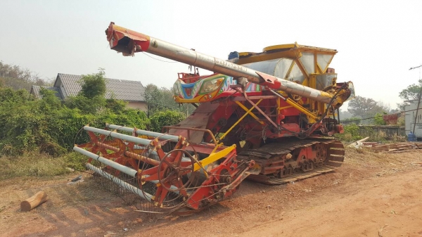 ขาย รถเกี่ยวข้าว ไอ้หนุ่มเจ้าพลัง เครื่อง 6HE1 195 แรงม้า ราคาต่อรองได้