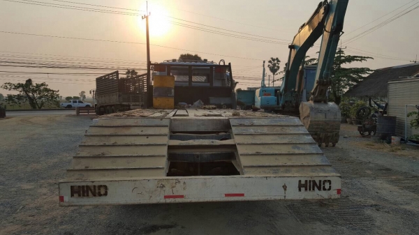 ขาย HINOFM3H พร้อมเทเลอร์บรรทุกแม็กโฮ ขาย HINOFM3H พร้อมเทเลอร์บรรทุกแม็กโฮ