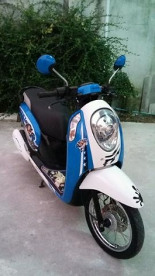 ขาย Honda scoopy i ปี 56 หัวฉีดตัวใหม่กำลังฮิต - เครื่องเดิมๆ ปกติ สตาร์ทมือ สตาร์ทเท้าปกติทีเดียวติด - ไฟหน้า ไฟท้าย ้ไฟเลี้ยว ไฟเบรค ติดปกติ  - รถใช้งานน้อย 20000 กว่าโล - ชุดสีเดิมๆ ทะเบียนไม่ขาดต่อ ชุดโอนครับ   - รถอยุ่ ถนนสรงประภา แขวงสีกัน  เขตดอนเม